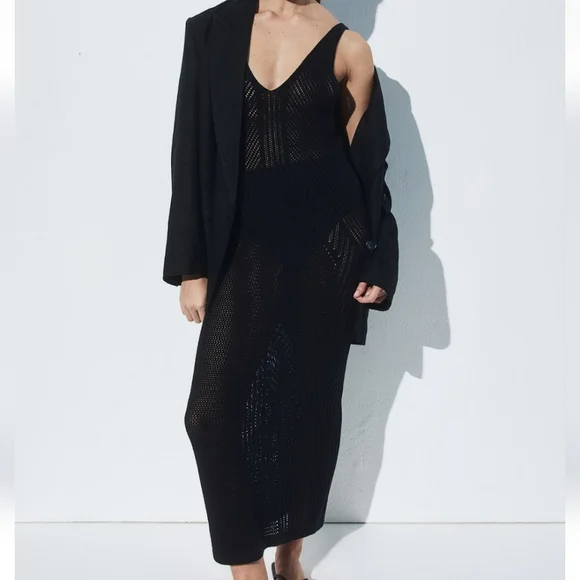 Elegant Black Knit Dress - Picture 5 of 8